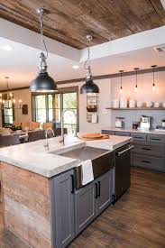 A los cocinillas que pasan horas y horas frente a los fogones nos encanta tener una cocina ordenada y práctica, con espacio para preparar nuestros guisos y, ¿por qué no? Cocinas Rusticas 30 Fotos E Ideas De Decoracion Decoraideas