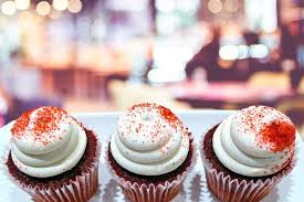 Red Velvet Cupcakes Mit Frischkase Frosting Rezept Cupcakes Rezepte Leckere Cupcakes