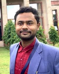 Prachi Dave's Instagram, Twitter & Facebook