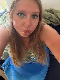 Claudia Robbins's Instagram, Twitter & Facebook