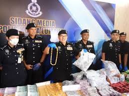 The kuala lumpur police contingent headquarters is located along jalan hang tuah. Tiga Lelaki Ditahan Dadah Bernilai Rm2 Juta Dirampas