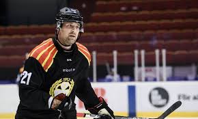 Föreningen bildades i stadsdelen brynäs där dem hade fotboll, friidrott, simning, vattenpolo och bandy på programmet. Ike9qwxwrk6enm