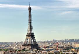 From the rivets in its beams to its glass elevators, the eiffel tower replica at paris las vegas encompasses the same je ne sais quoi as the original. ëª¨íŒŒìƒê³¼ ì—íŽ íƒ'