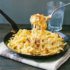 Kasespatzle Mit Knusperzwiebeln Rezept Rezepte Kasespatzle Rezept Spatzle