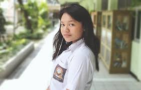 (corry wenas samosir/grid.id) dalam gelaran momen membahagiakan itu dihadiri wisudawan lainnya dari sma negeri 28 jakarta. Resmi Jadi Mahasiswi Fakultas Hukum Ui Amel Carla Tunjukkan Prestasi Di Bidang Akademik