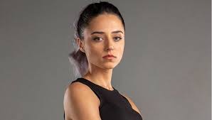 Rakiplerinden daha az oy alan bir kişi dominik'e veda etti. Survivor Dan Elenen Sena Ozdemir Kimdir Survivor 2021 Yarismacisi Sena Ozdemir Kac Yasinda Nereli Magazin Haberleri Ntv
