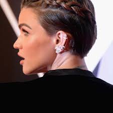 If a man's hair reaches the chin, it may not be considered short. 15 Braids That Look Amazing On Short Hair