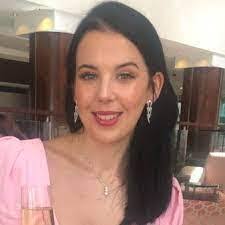 Lara Sands's Instagram, Twitter & Facebook