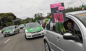 País tem sido palco de panelaços e carreatas contra o presidente. Motorcade Rallies Call For Impeachment Of Bolsonaro In Brazil Jair Bolsonaro The Guardian