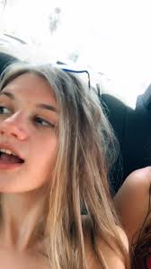 They are both obviously in love with me @madisonbuckleyy @biiissshop  #greenscreenfamily