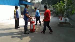 Direktur utama pt garuda indonesia (giaa), irfan setiaputra, membenarkan adanya kebijakan potong gaji pegawai di masa pandemi virus corona. Emergency Drill Fire Handling Pt Hansung Fiber Youtube