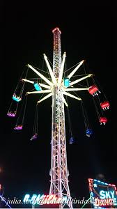 Das wahrzeichen des hamburger doms erstrahlt in den farben der stadt. Hamburger Dom Rot Knallt In Das Blau
