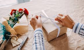 Cajas de regalo originales diy: 12 Ideas De Regalos Para Novios Este 2021 Hofmann Blog