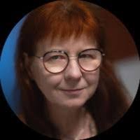 Anna Florek's Instagram, Twitter & Facebook