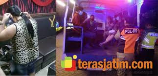 Razia Jelang Ramadhan Di Krian Sidoarjo Pengunjung Cafe Dan Purel Diangkut Petugas Teras Jatim