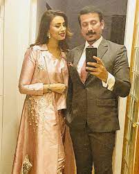 Beautiful pictures of anchor madia naqvi with her husband faisal sabzwari. Some Clicks Of Madiha Naqvi With Husband Faisal Subzwari Trendinginsocial Latest Entertainment Fashion Technology Sports News