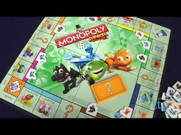 Whoever is chosen to be the banker divides the money into these denominations: Monopoly Junior From Hasbro Youtube