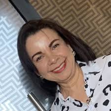 Heidy Robles's Instagram, Twitter & Facebook