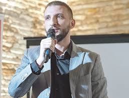 11 februarie 1986, călărași) este un antreprenor și avocat român, fondatorul mai multor francize, printre care și cel mai mare lanț de restaurante cu specific grecesc de tip servire rapidă din românia și estul europei, „spartan. Classify South Romanian Stefan Mandachi
