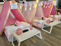 Featuring gold bunting, 2 decorative cushions, dreamcatcher style decorations and twinkle lights. Teepee Tent Birthday Party Www Macj Com Br