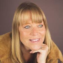 Shari Mitchell's Instagram, Twitter & Facebook