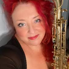 Lisa Tulk's Instagram, Twitter & Facebook