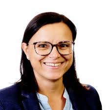 Elisabeth Schuster's Instagram, Twitter & Facebook