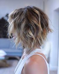 1001 Idees De Carre Plongeant Court Une Coupe En Vogue A Adopter Carre Plongeant Court Carre Plongeant Cheveux Cheveux Courts En Desordre