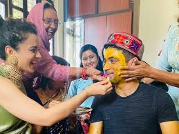 Kangana ranaut height, age, husband, net worth, bio | more. Bollywood Kangana Ranaut Shares Details Of Her Brother S Destination Wedding Gm Newshub