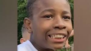 Bachgen wedi marw ar ôl cael ei wthio'n fwriadol i afon