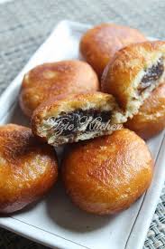 Kue cucur (indonesian) or kuih cucur (malay), known in thai as khanom fak bua (ขนมฝักบัว, pronounced kʰā.nǒm fàk būa̯) or khanom chuchun (ขนมจู้จุน or จูจุ่น), is a traditional snack from indonesia, and popular in parts of southeast asia, includes indonesia, malaysia. Pin On Keeper Recipes Yummy