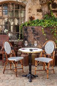 Pour Un Cocktail De Mariage Ou Un Cocktail Professionnel Improvisez Une Ambiance Retro Sur La Terras Table Bistrot Exterieur Deco Terasse Exterieur Restaurant