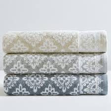 Consider fabric, size, weight, construction and color when you buy bath towels for your bathroom. 14 Best Bath Towels For Maximum Fluffiness And Warmth In 2021 Glamour