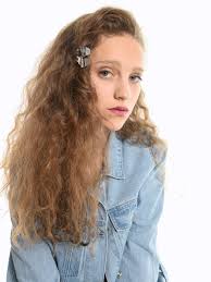 You can easily change your style by mixing up your parts, middle, to the right, to the left, or an exaggerated part. 4 Pcs Set Of Hair Grips Gate