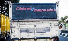 Tak jarang, ini malah jadi hiburan tersendiri buat pengemudi di belakangnya. 44 Ide Kata Lucu Blkg Truck Lucu Truk Gambar Lucu