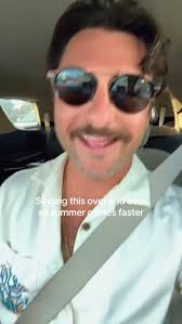 this and some 2000s Kenny 🏝️