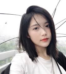Kalau dilihat dengan seksama wanita yang memiliki rambut model ini terkesan kaku bila dipadukan dengan muka. 36 Model Rambut Pendek Wanita Yang Sesuai Dengan Bentuk Wajah