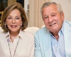 Elaine Schuster's Instagram, Twitter & Facebook