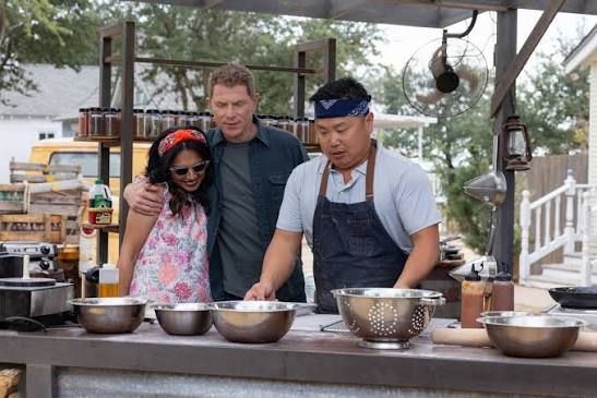 Premiering tonight at 9pm est on @foodnetwork, the season finale of  #BBQBrawl– “The Great BBQ Gauntlet” 🔥🏆 Team captains Bobby Flay, Maneet  Chauhan and Brooke Williamson lead the final three brawlers through
