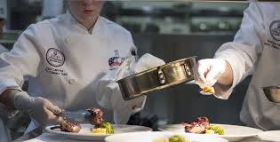 En saber y sabor nos gusta apostar por las escuelas de hostelería y su trabajo a la hora de formar a nuestros futuros profesionales. Las Mejores Escuelas Del Mundo Para Ser Chefs