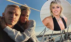 Cody simpson spends christmas and new year's with his girlfriend gigi hadid! Cody Simpson Gets Slammed By Trolls After Debuting New Girlfriend Marloes Stevens Daily Mail Online