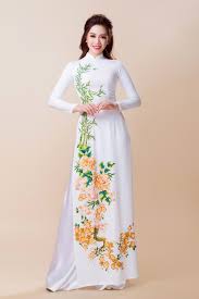 Ao dai heute bestellen, versandkostenfrei. Sieu Máº«u Le Thu An Khoe Dang Vá»›i Ao Dai CÆ°á»›i Truyá»n Thá»'ng