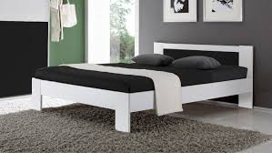 Ein designtes futonbett 140 kann ein paar hundert euro kosten doch ein klassisches futonbett 140 mit matratze ist beispielsweise für einen 1 16 von 937 ergebnissen oder vorschlägen für betten 140x200 mit matratze und lattenrost überspringen und zu haupt suchergebnisse gehen amazon prime. Bett Vega Futonbett Weiss Schwarz Mit Rollrost Und Matratze 140x200 Cm