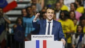 Seine ehefrau brigitte macron war seine lehrerin. Wie Frankreich Emmanuel Macron Seiner Frau Verfiel