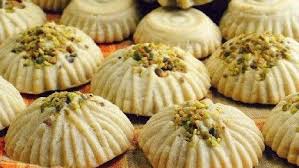 معمول الدقيق بالتمر والفستق Syrian Food Lebanon Food Arabic Food