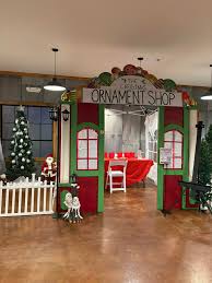 A Huge thank you to Piper Skelton and Southern Tails, LLC for being the  headline sponsor for A Magnolia Christmas. Our team spent the day setting  up getting ready !!! There are