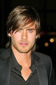 Just scroll down to keep reading. Hairstyles For Men With Straight Hair