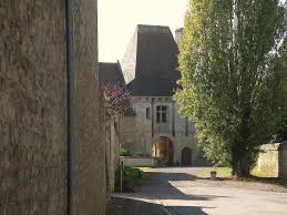 Chateau De Fresney Le Puceux Http Www Frenchchateau Net Chateaux Of Basse Normandie Chateau De Fresney Le Puceux Html I P Chateau Chateau France Le Manoir