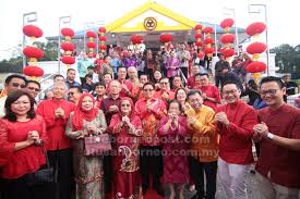 Bagi kaum bukan melayu, mereka tidak akan dapat merasakan pelbagai makanan tradisi orang melayu ini tanpa rumah terbuka. Kemeriahan Tbc Di Sarawak Dikongsi Bersama Masyarakat Pelbagai Kaum Utusan Borneo Online
