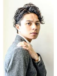 トルネード tornado 男の色気を引き出す黒髪ヌーディツーブロック 無造作パーマ メンズ ヘアスタイル 髪型 メンズ メンズ ヘアスタイル ツーブロック
